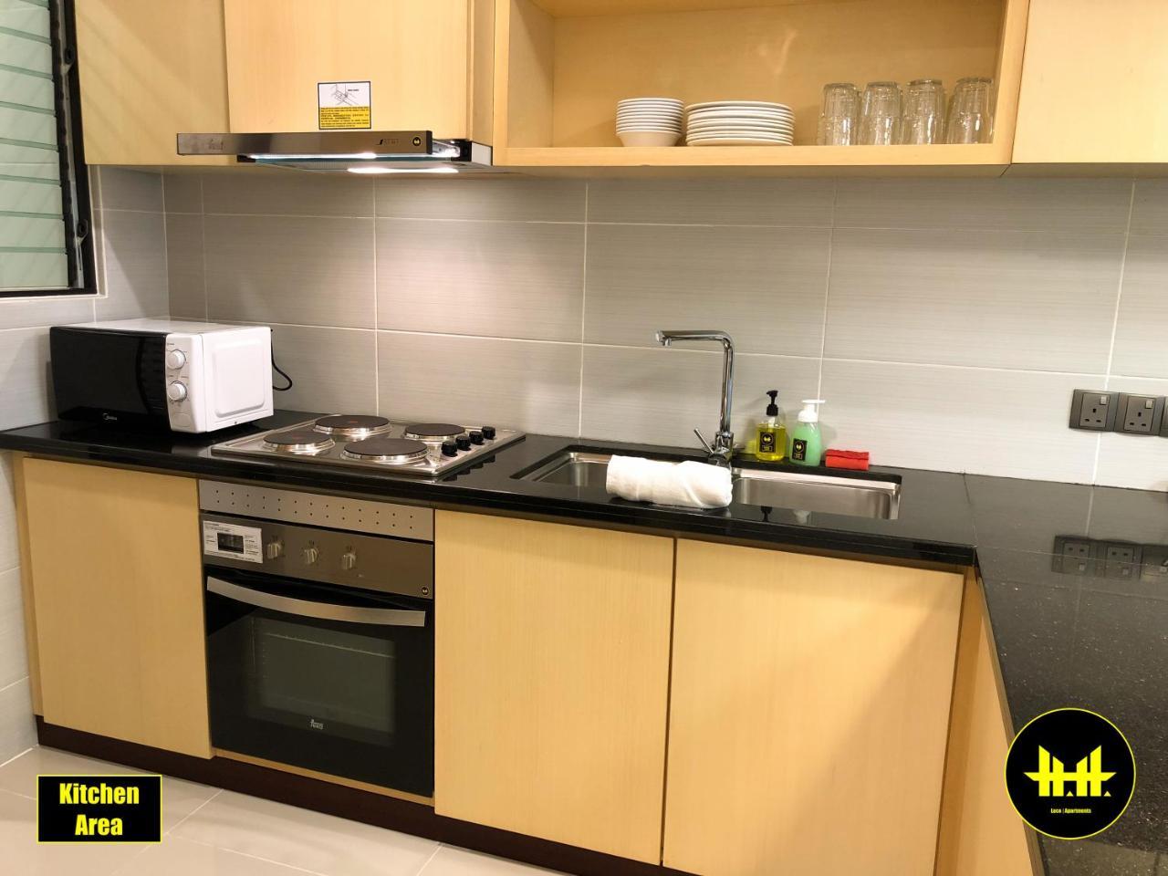 Luco Apartments @ Imperial Suites كوشنج المظهر الخارجي الصورة