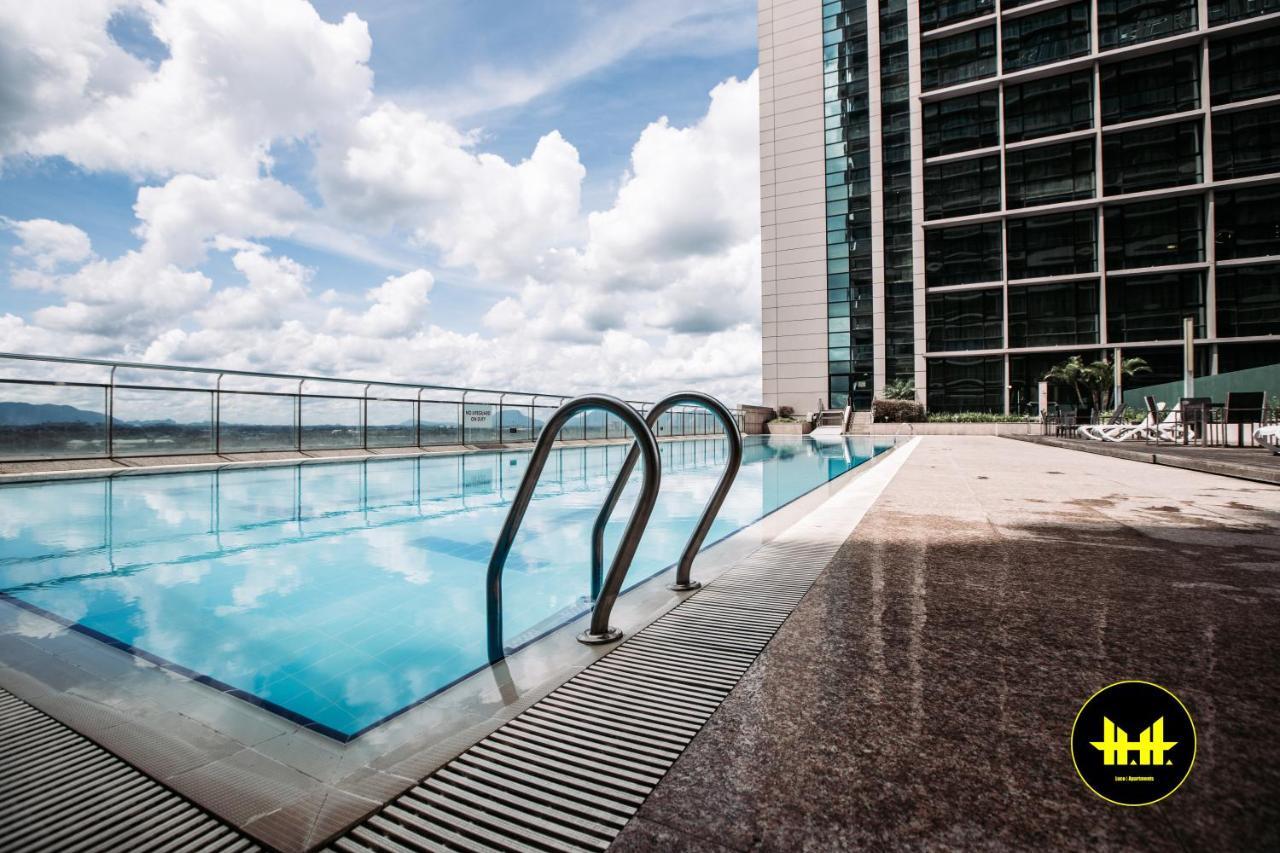 Luco Apartments @ Imperial Suites كوشنج المظهر الخارجي الصورة