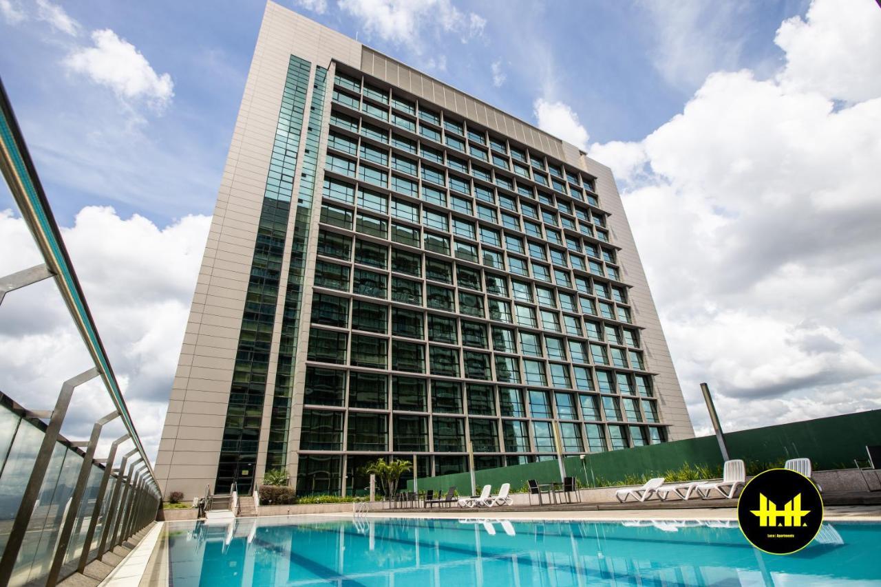 Luco Apartments @ Imperial Suites كوشنج المظهر الخارجي الصورة